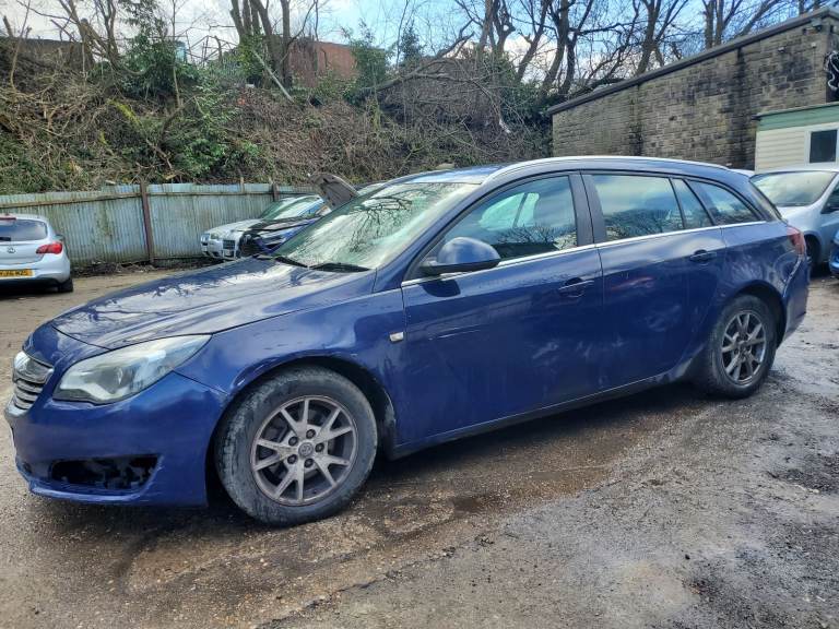 BREAKING : VAUXHALL INSIGNIA  ESTATE 2013-17	2.0d	; colour: Z20Z , engine: LHV / A20DTE