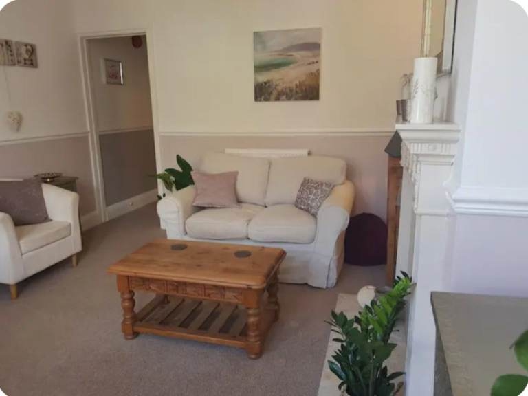 One bed garden flat with parking 
