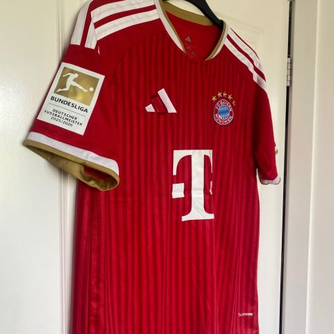 Bayern Munich 26/27 Home Shirt Kane 9 Bundesliga patch Short