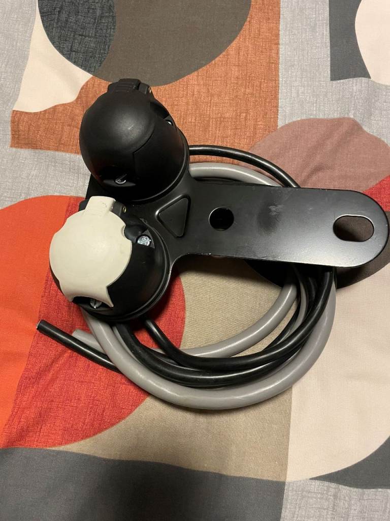 pre wired 7 pin ,12s ,12n ,double electric caravan /trailer socket and bracket