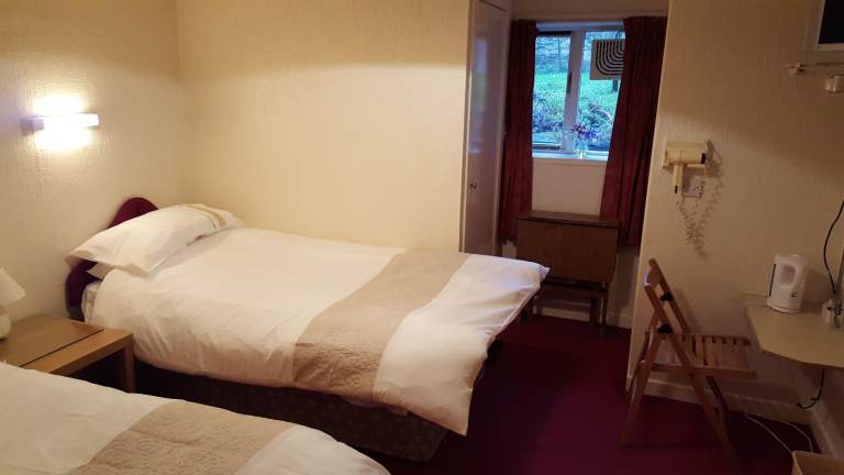 Lovely twin room close to city center & Edinburgh Uni