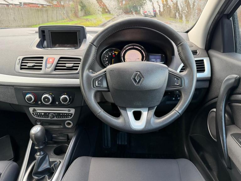 2011 Renault Megane 1.6 16V Dynamique TomTom Euro 5 3dr COUPE Petrol Manual
