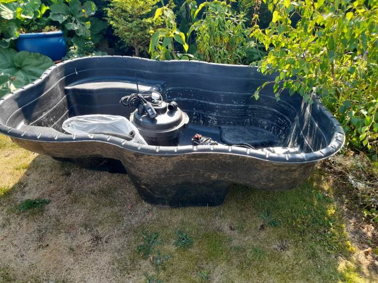Fishpond with filter and pump 