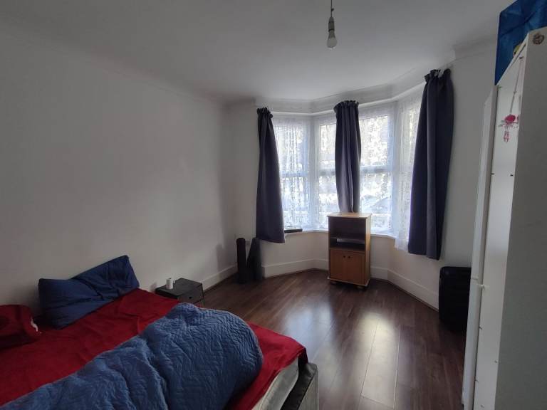 One large double room available in East ham 