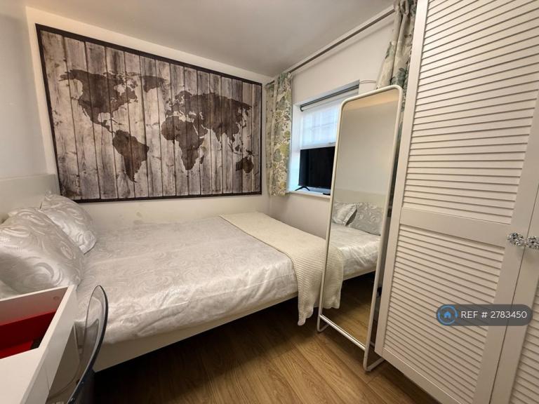 1 bedroom in Fulmer Road, London, E16 (#2783450)