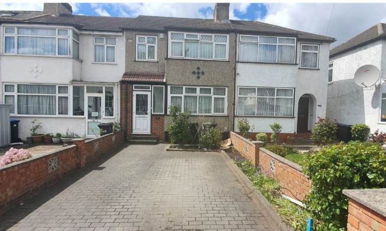Wonderful 3 bed situated in Enfield EN3 