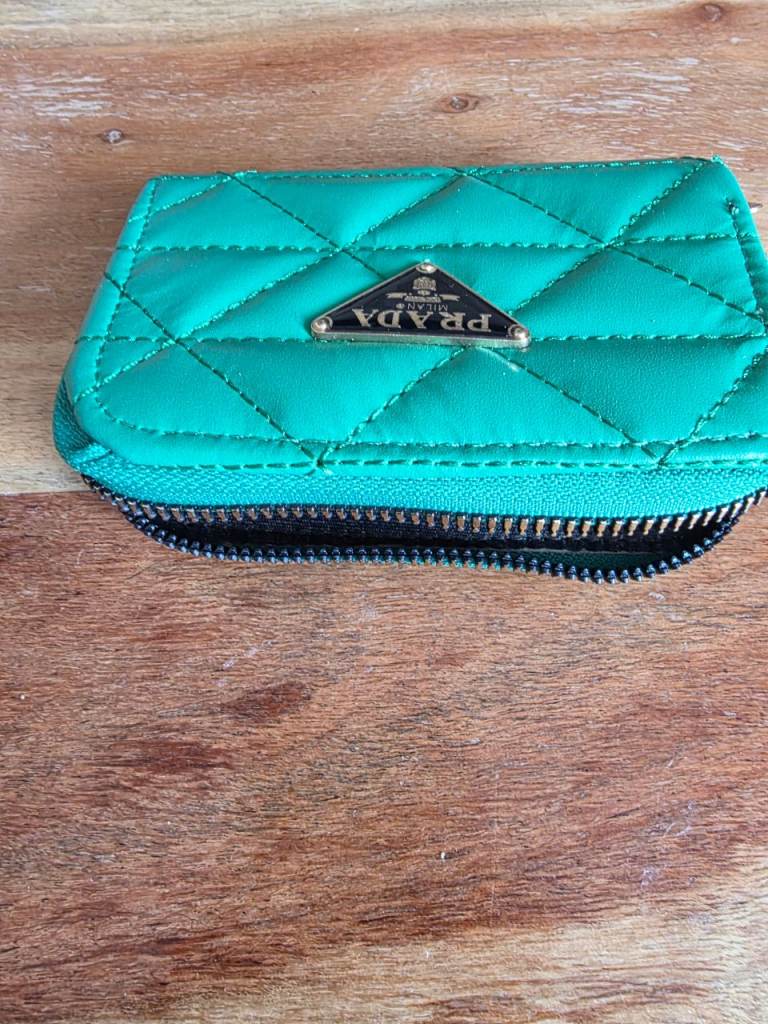 Prada Green Quilted Zipped Coin Purse – Good Condition