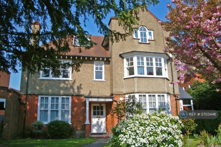 3 bedroom flat in Murray Road, London, SW19 (3 bed) (#2703446)