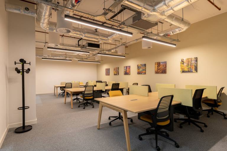 Bournemouth - BH8 8GS \ Shared Office Space with Flexible Terms