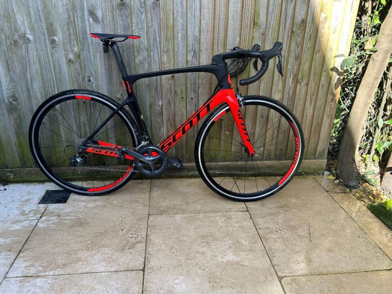 Scott Foil 2017 56cm Carbon Race Bike; excellent condition; used less 200km