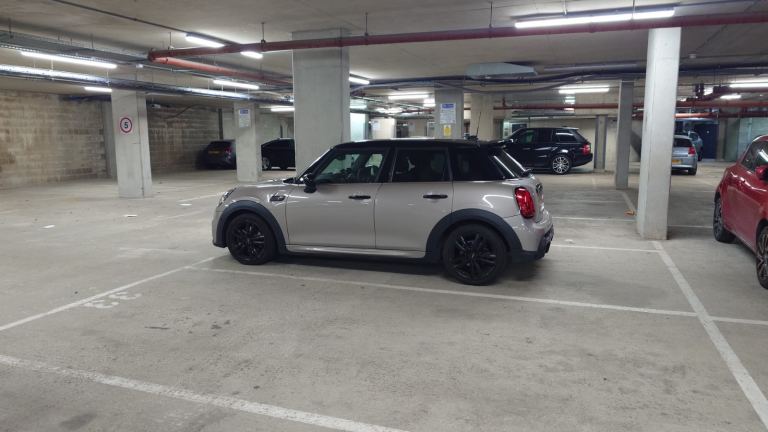 Underground secured car park to rent