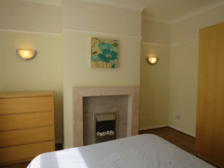 Double in Superb Professional House, Quiet Cul-de-sac, No Deposit