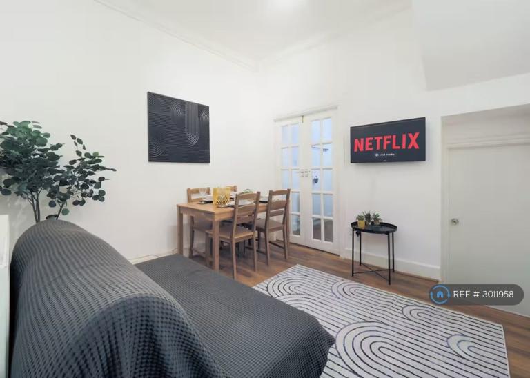 2 bedroom flat in Hammersmith Road, London, W14 (2 bed) (#3011958)