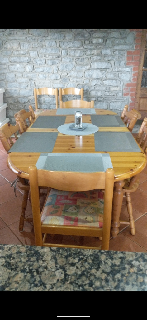 Pine Dining Table and Chairs Set – Good Condition