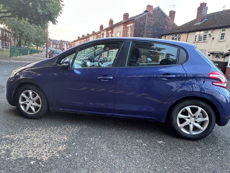Peugeot, 208, Hatchback, 2013, Manual, 1199 (cc), 5 doors