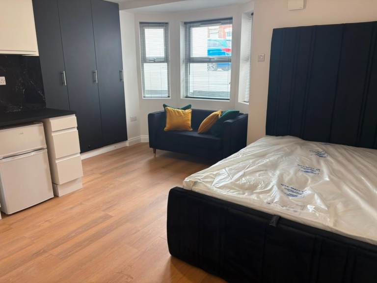 BRAND NEW - DOUBLE ROOMS WITH OWN BATHROOM & KITCHENETTE FOR RENT IN CROMWELL RD LU3 1DP 