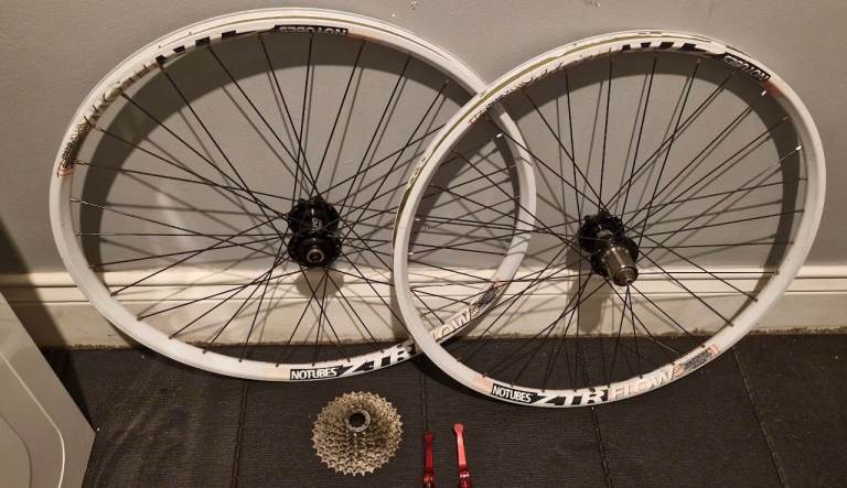 HOPE HUBS ON STAN NO TUBES RIMS VGC £120