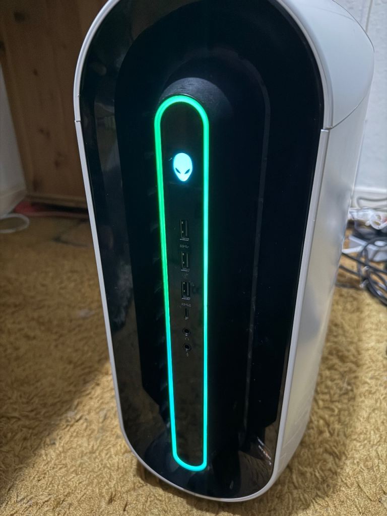 Alienware r10 without GPU with ViewSonic monitor 