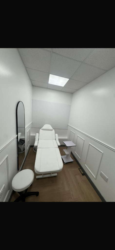 BEAUTY SPACE AVAILABLE 