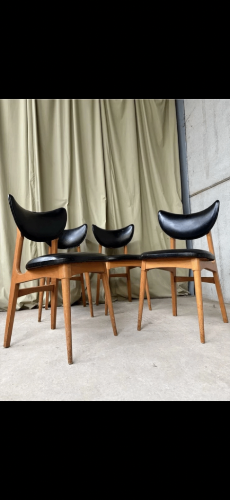 vintage Mid-Century Modern (MCM) Danish-style dining chairs, crafted in the 1960s or 1970s.