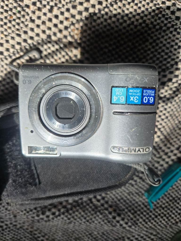 Olympus X-760 Digital Camera with 6.0 MP, 3x Optical Zoom