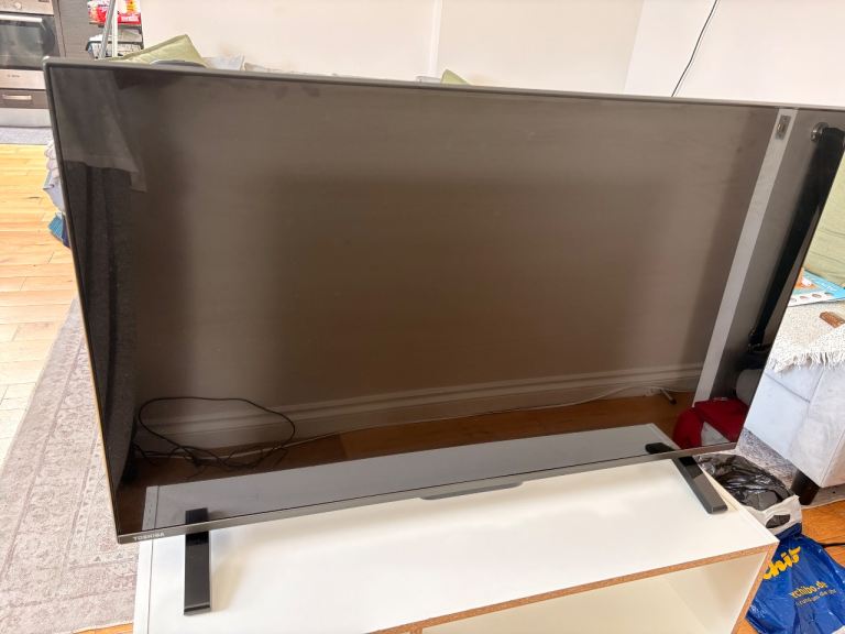 Toshiba Flat Screen TV  43 inches with Stand – perfect condition 