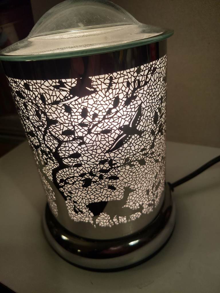 Woodland deer wax melting lamp with wax melts
