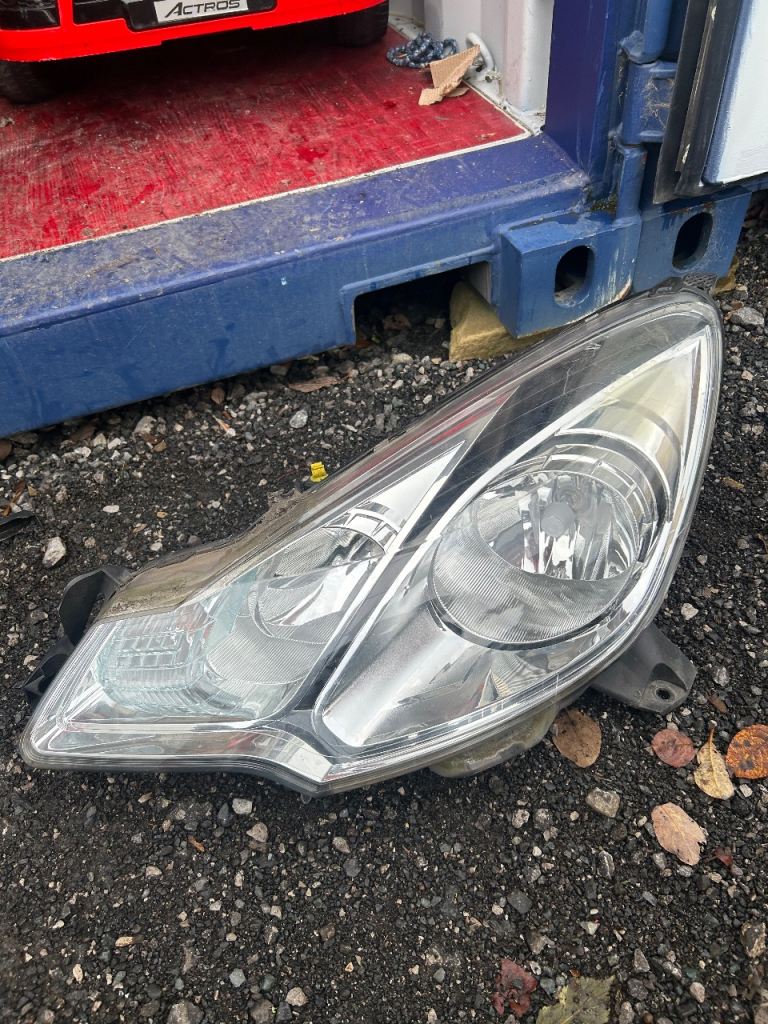 Citreon ds3 headlight n/s