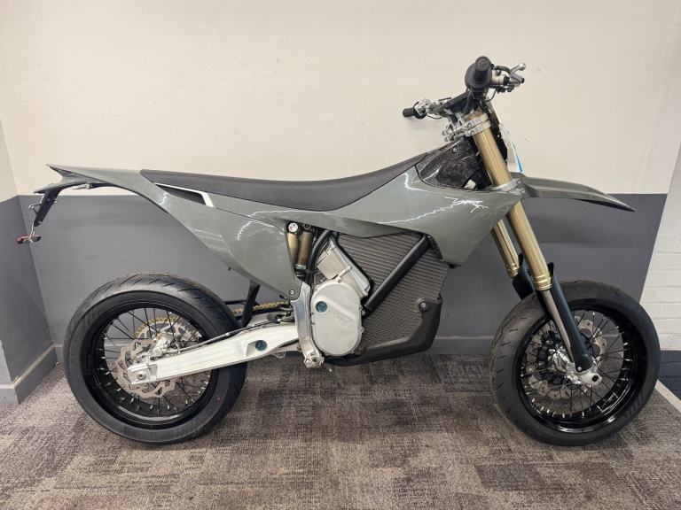 BRAND NEW STARK VARG SM SUPERMOTO 60HP ALPHA -- PART/EXCHANGE WELCOME - 