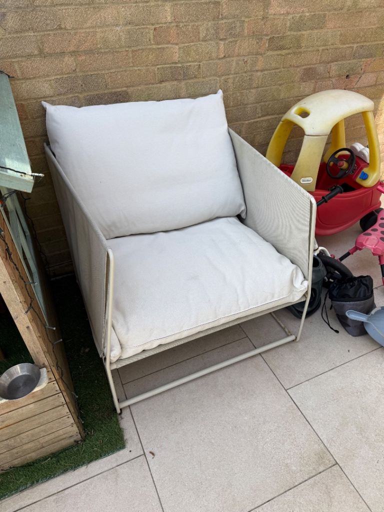 Garden Patio Armchair with Cushions – Good Condition