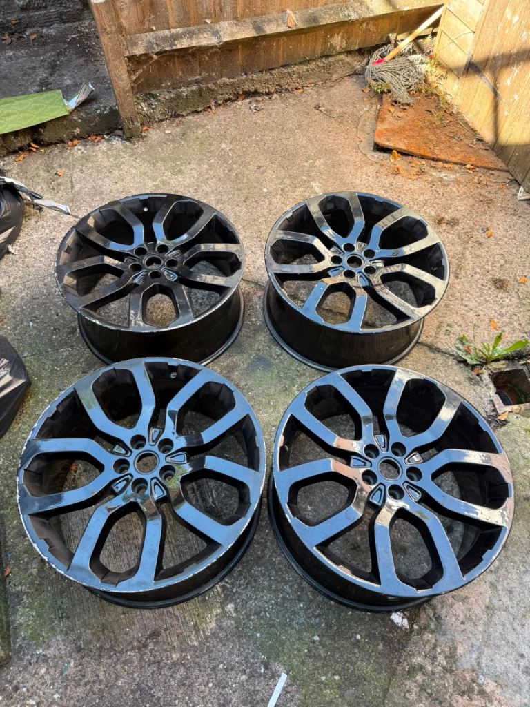 Genuine Range Rover 22” Style 5004 Alloy Wheels – LR037747