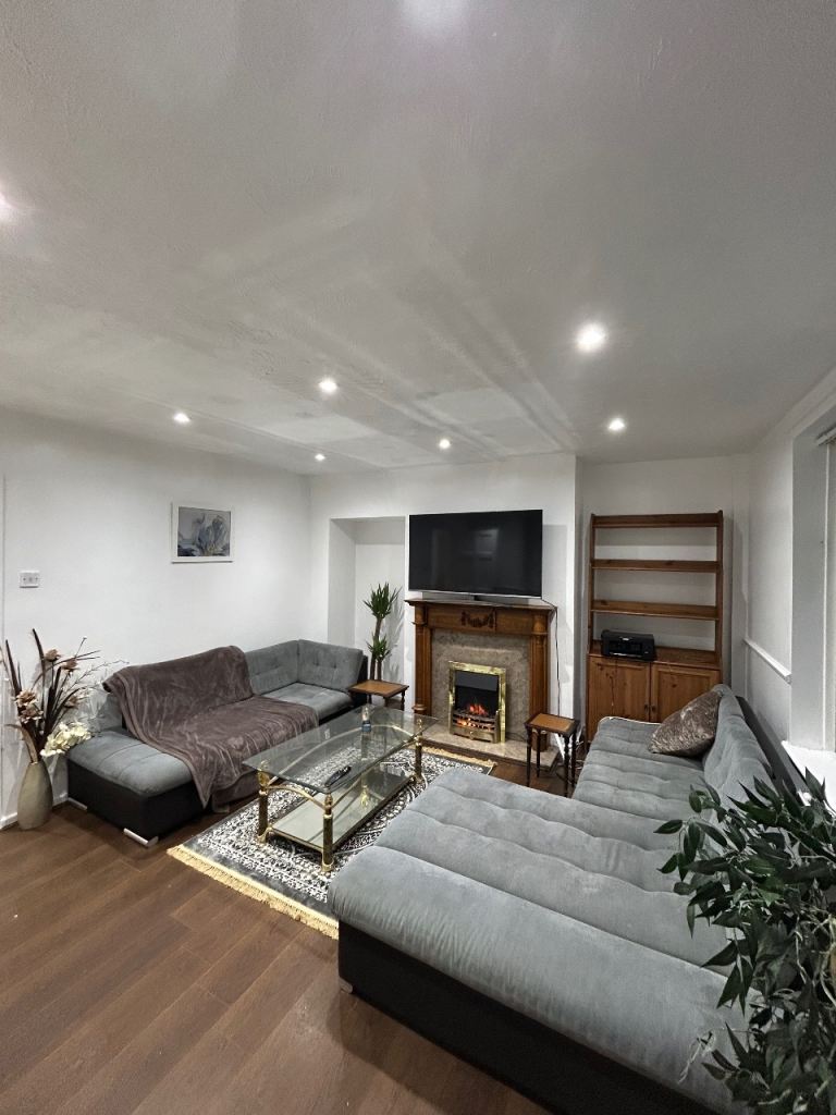 🏡 Lovely 3-Bedroom Furnished Home Near Northern General Hospital – £1,195 PCM