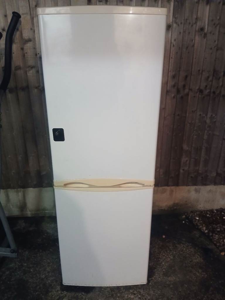 Fridge freezer 