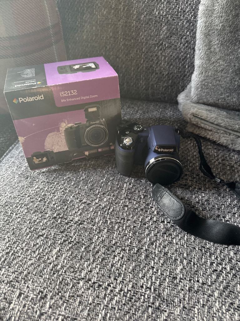 Polaroid IS2132 Digital Bridge Camera 