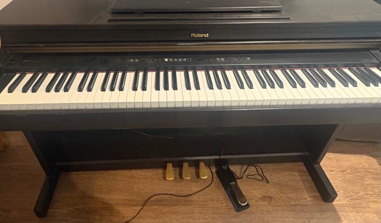 Roland Electric Piano HP103e