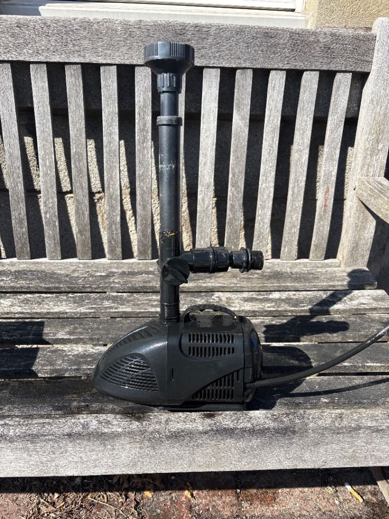 Pond pump and small filter 