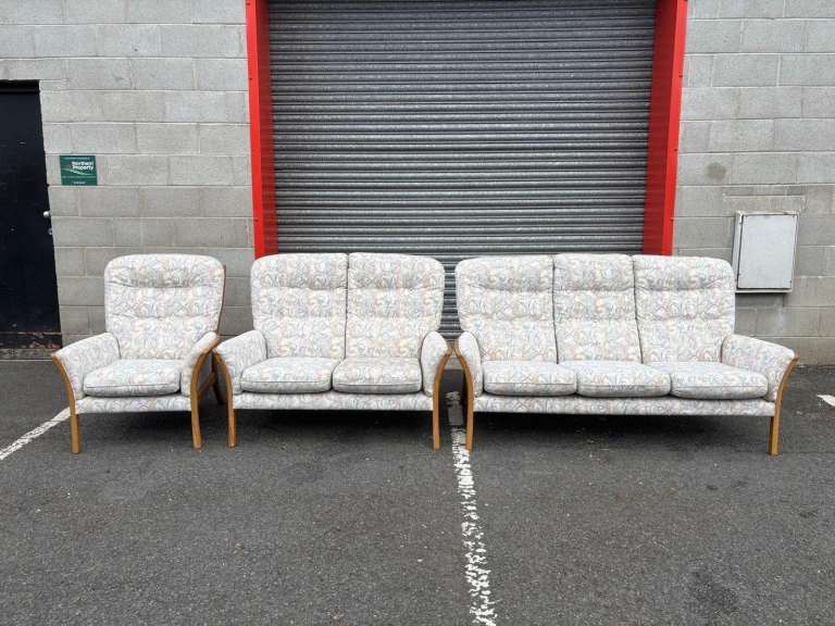 Cottage Style Pattern Beige Fabric 2 and 3 Seater Sofas with Chair excellent condition 