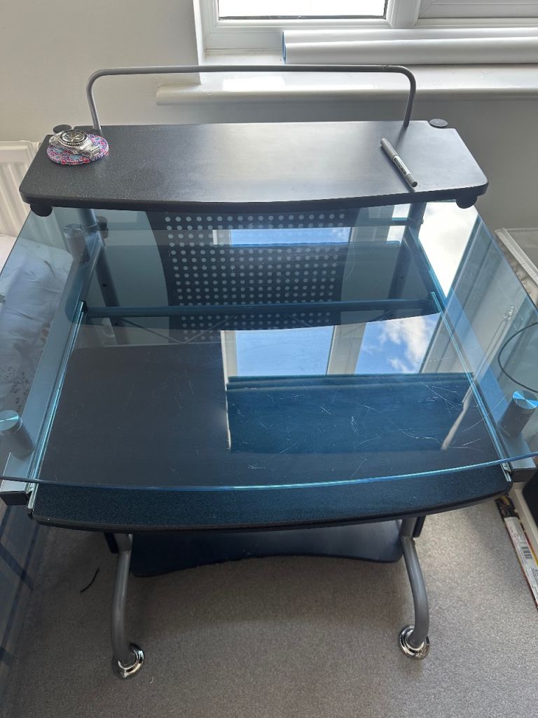 Office Desk – Compact & Sturdy