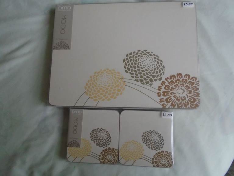 Large placemats x 6 and matching coasters x 6, new and still sealed, kitchen, dining table