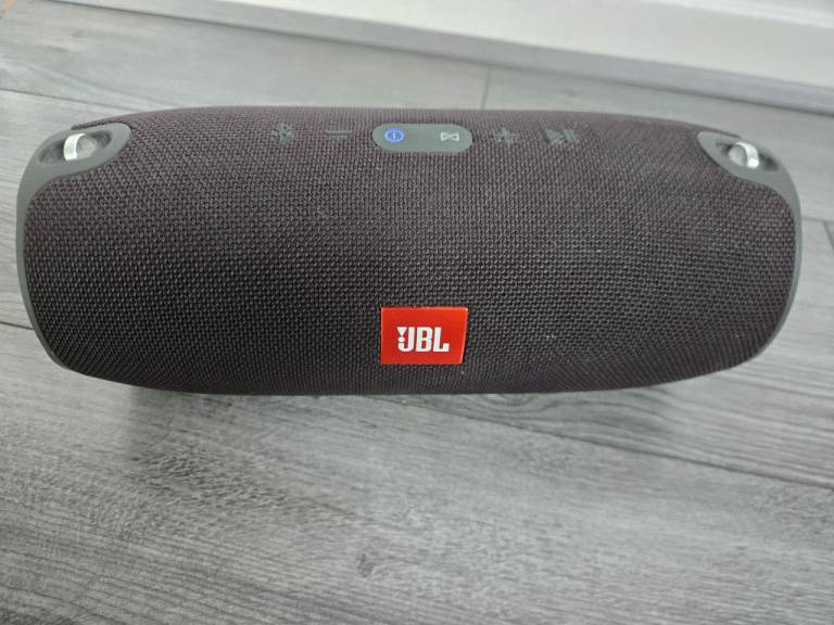 jbl extreme Bluetooth wireless speaker with charger 