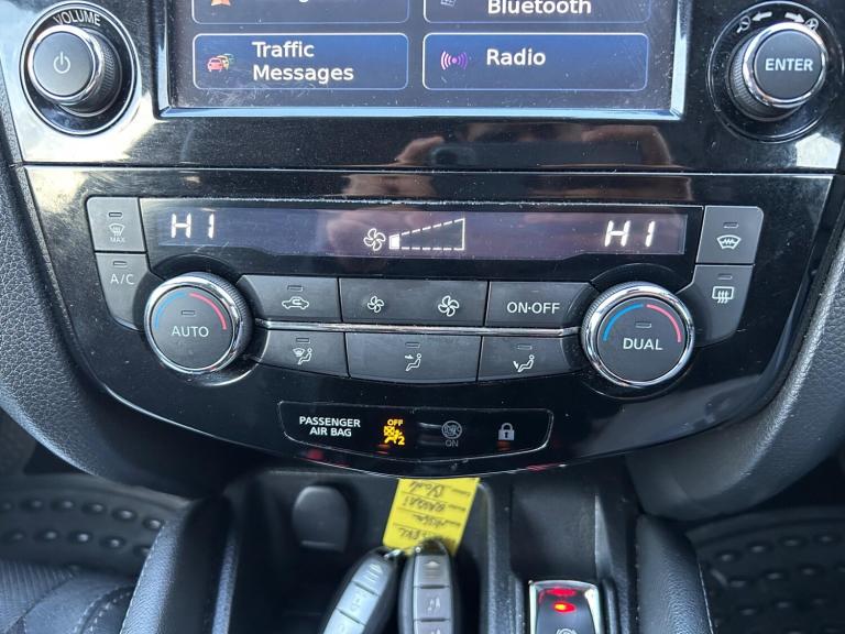 2015 Nissan Qashqai 1.6 DiG-T Tekna [Non-Panoramic] 5dr HATCHBACK PETROL Manual