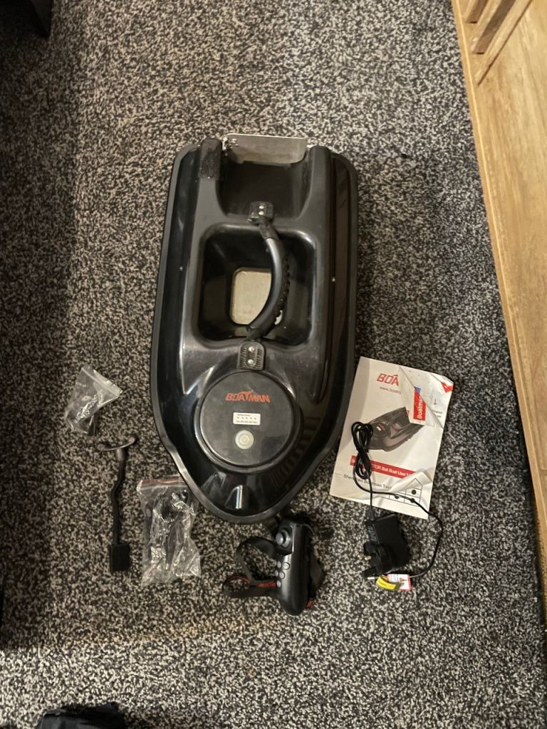 Actor bait boat fishing 