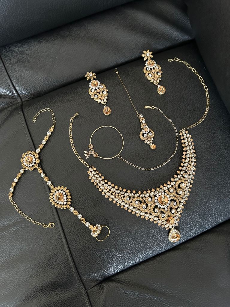 Asian Bridal Diamanté 5pc Jewellery Set. Silver & Honey Gold Colour Stones