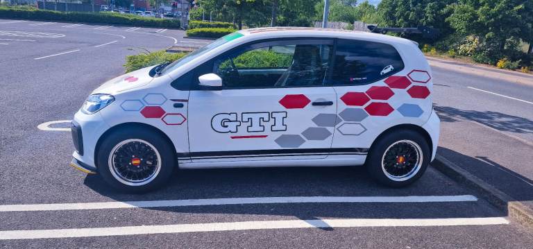 Volkswagen, UP, Hatchback, 2013, Manual, 999 (cc), 3 doors