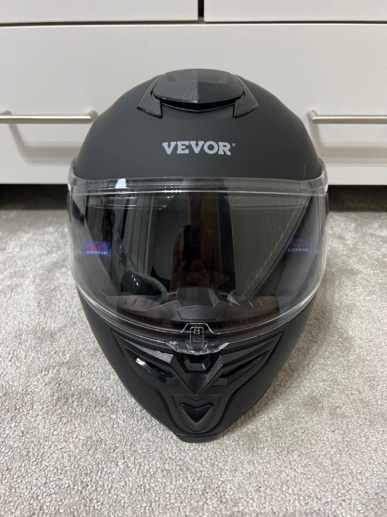 NEW motorbike helmet (L)