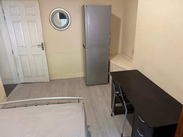 LARGE DOUBLE ROOM IN B23 SLADE RD ALL BILLS INC