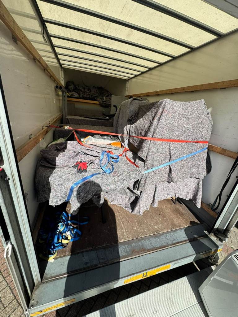 REMOVAL MAN & VAN AND CLEARANCE SERVICE NEAR YOU | SAME DAY | LONDON AND BEYOND