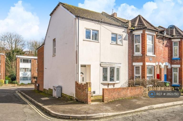 5 bedroom house in Thackeray Road, Southampton, SO17 (5 bed) (#2823793)