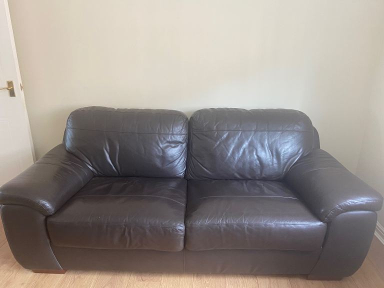 Free to uplift leather suite