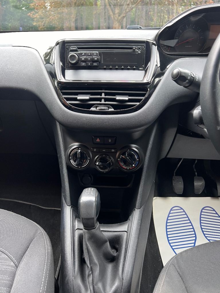 Peugeot, 208, Hatchback, 2012, Manual, 1199 (cc), 5 doors